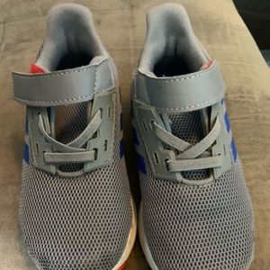 Boys toddler size 10 adidas sneaker.